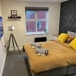 Modern Newly Refurbished 2 Bed Apartment