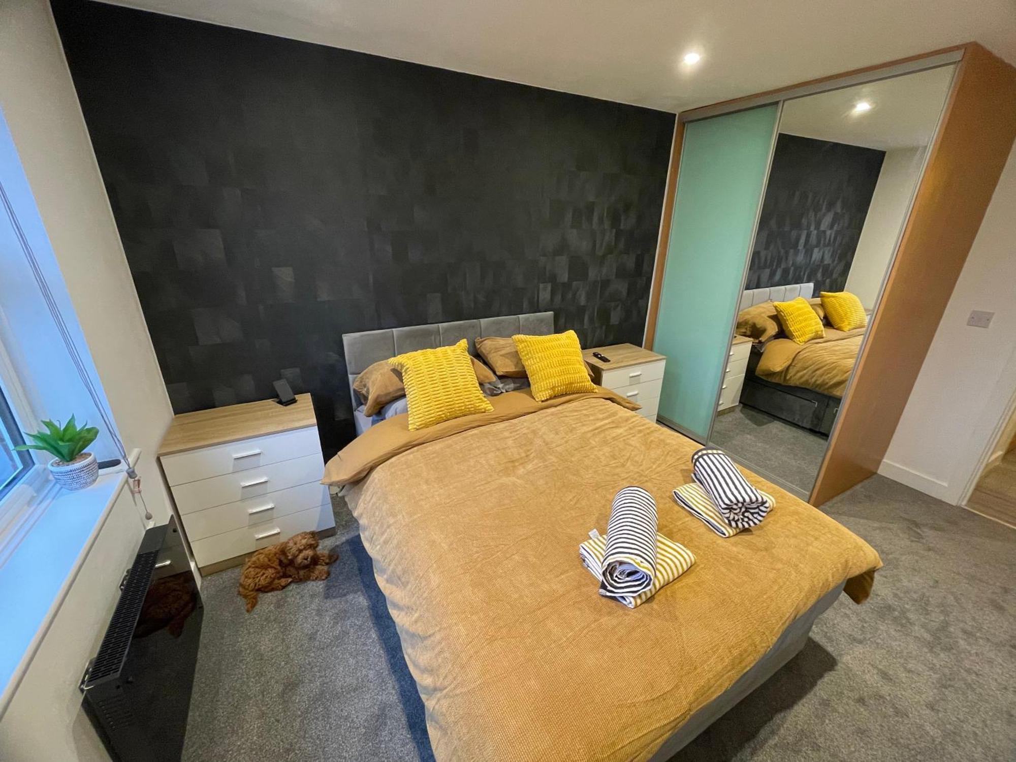 Modern Newly Refurbished 2 Bed *