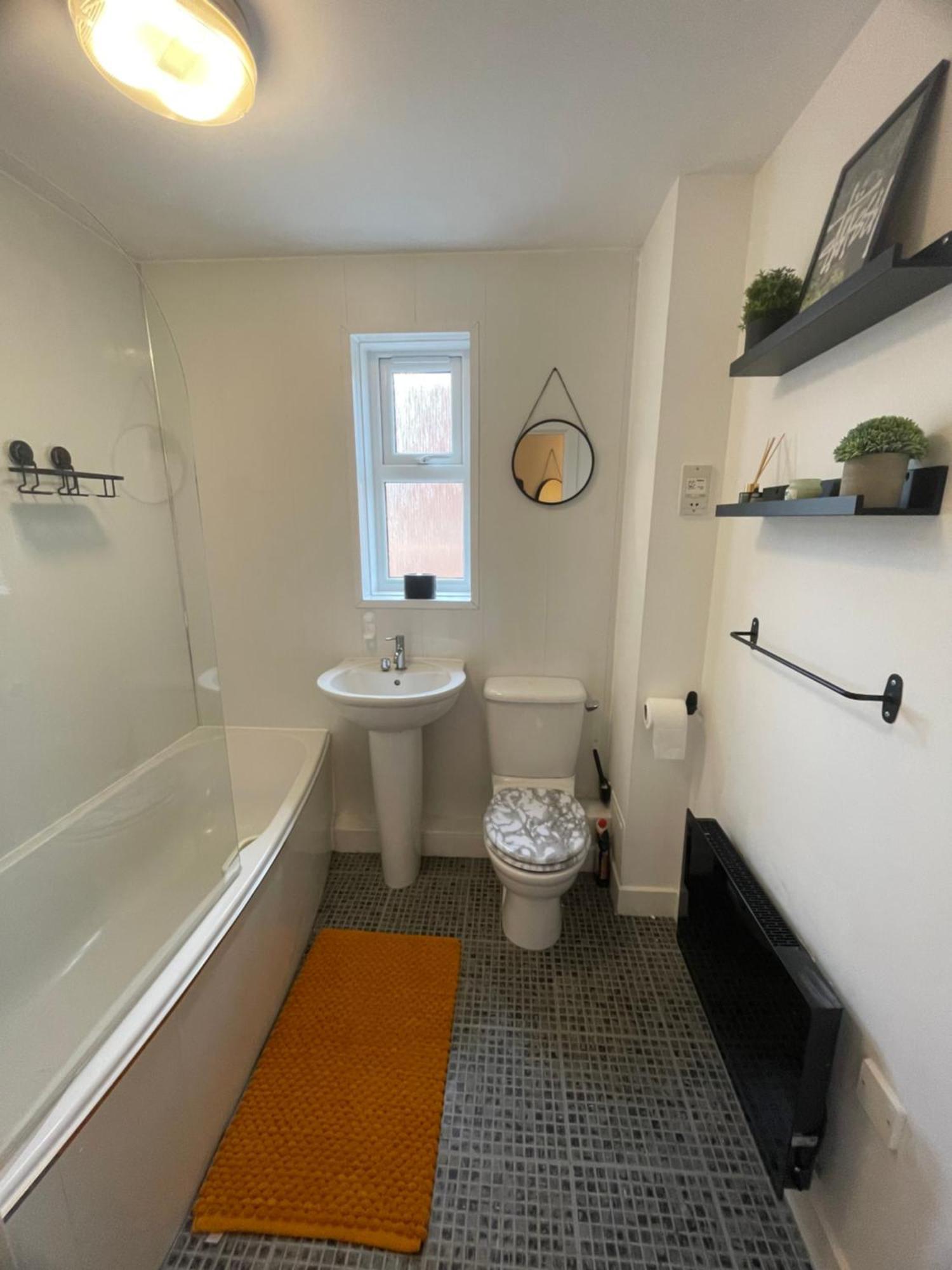 Modern Newly Refurbished 2 Bed Bristol